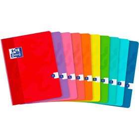 Caderno Oxford A5+ com grampos, quadriculado, 48 folhas com margem, capa flexível, ideal para anotações, cores sortidas.