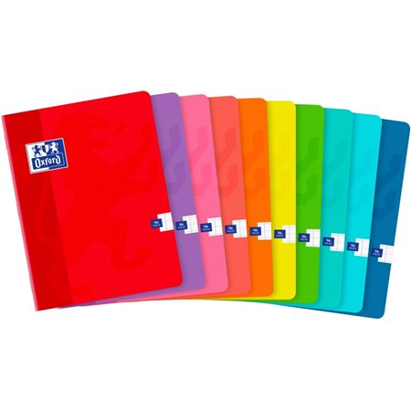 Caderno Oxford A5+ com grampos, quadriculado, 48 folhas com margem, capa flexível, ideal para anotações, cores sortidas.